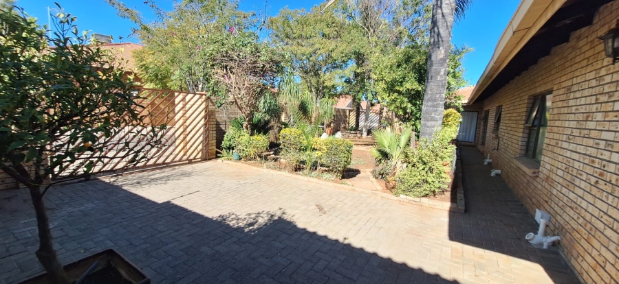 4 Bedroom Property for Sale in Hillcrest Northern Cape